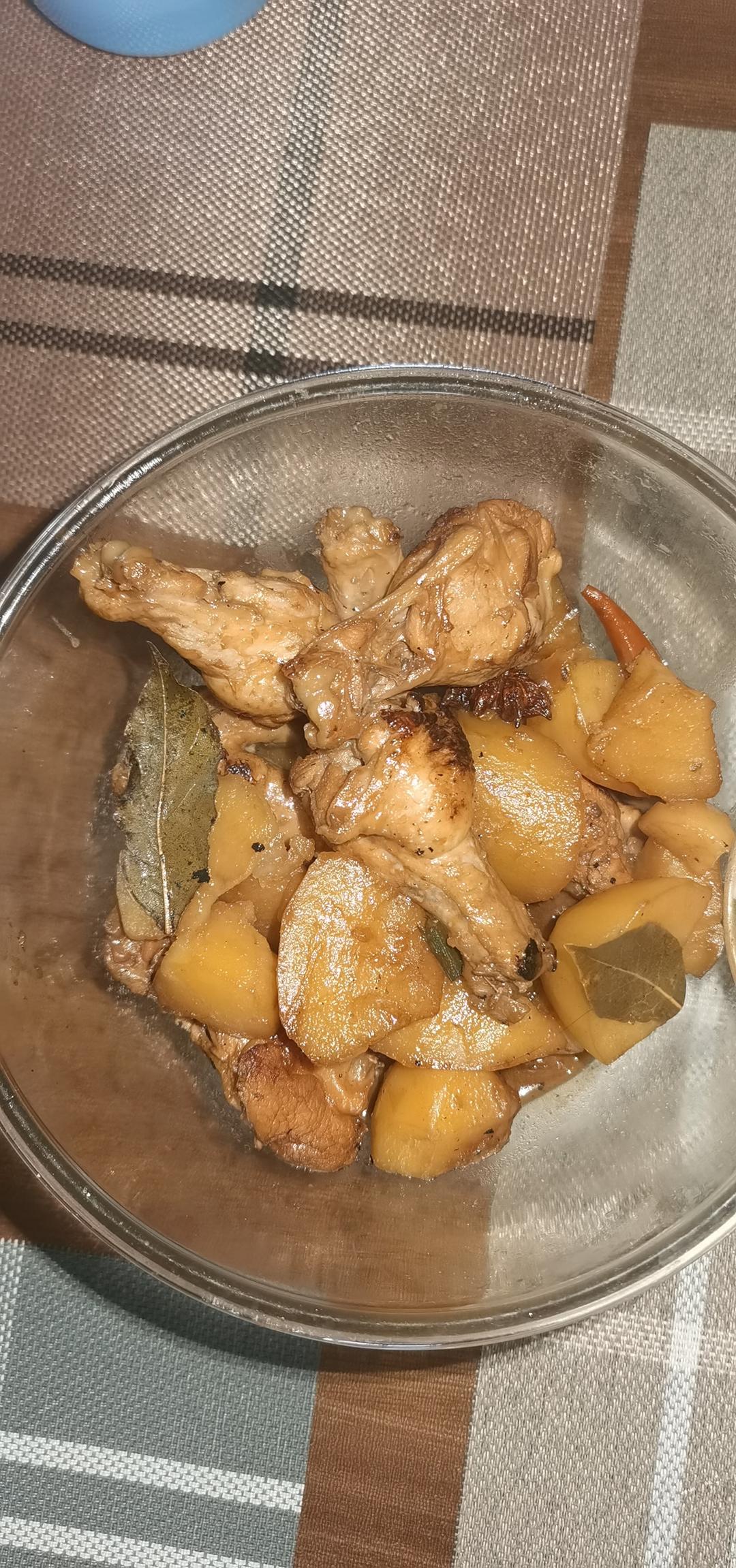 鸡腿炖土豆 上桌秒空盘 汤都喝干了！