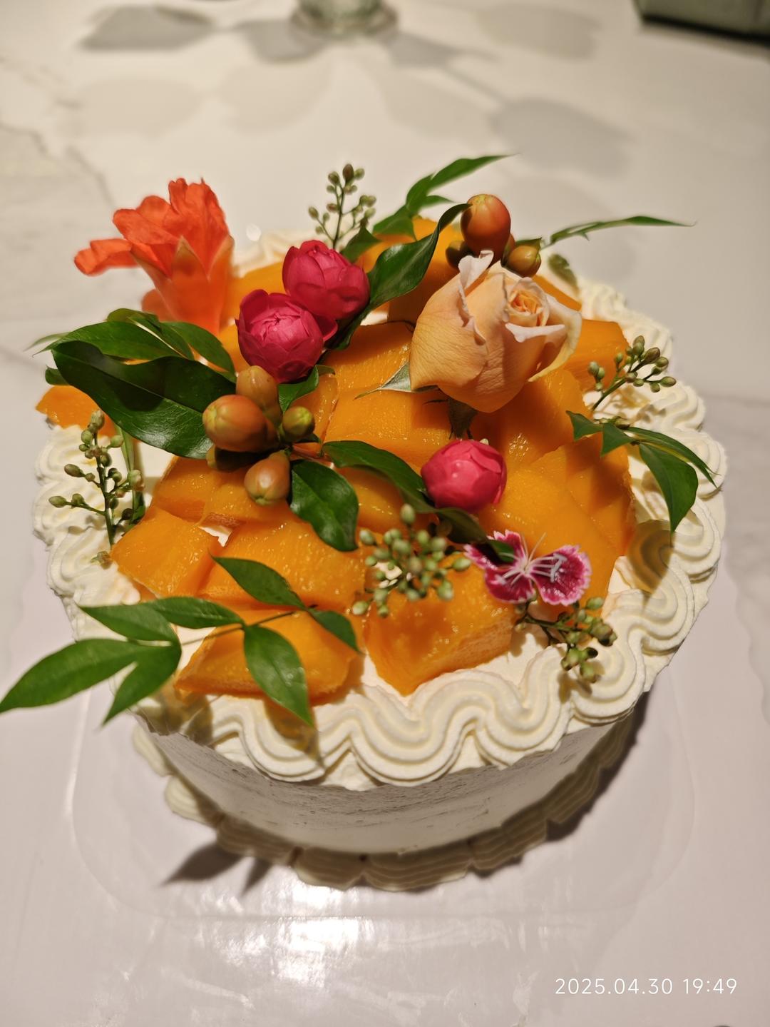 奶油草莓水果生日蛋糕（附戚风蛋糕 奶油打发教程）