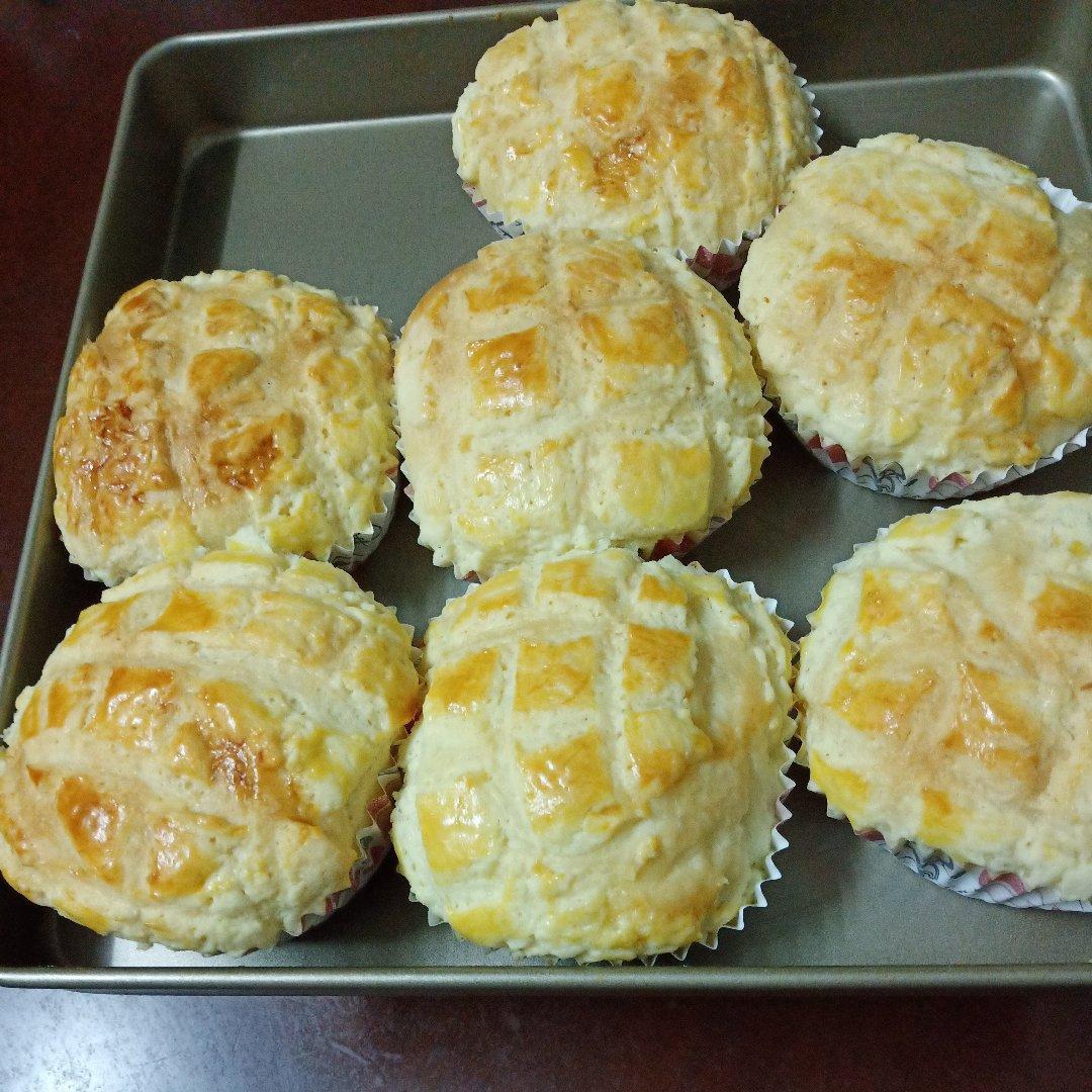 好吃到炸裂的港式菠萝包（附带制作酥皮的小视频）