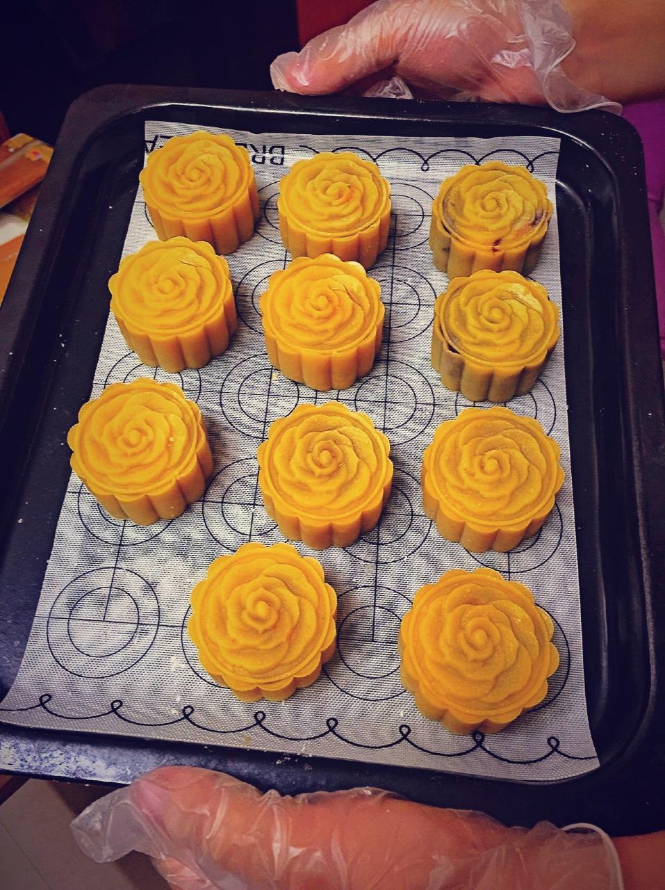 广式月饼—蛋黄莲蓉月饼