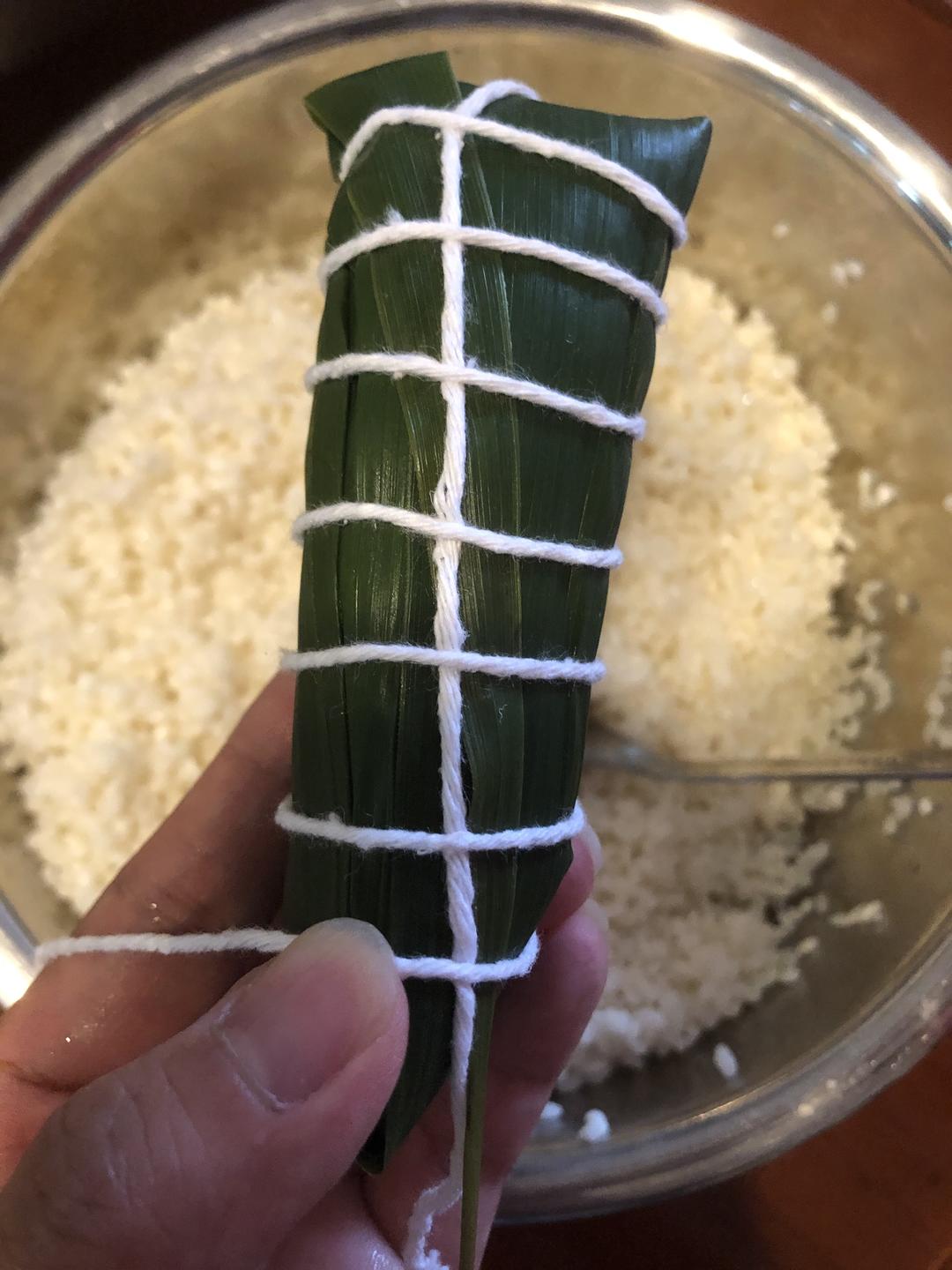 每年必包传统粽子白味碱水粽咸蛋肉粽含详细包法的做法步骤图