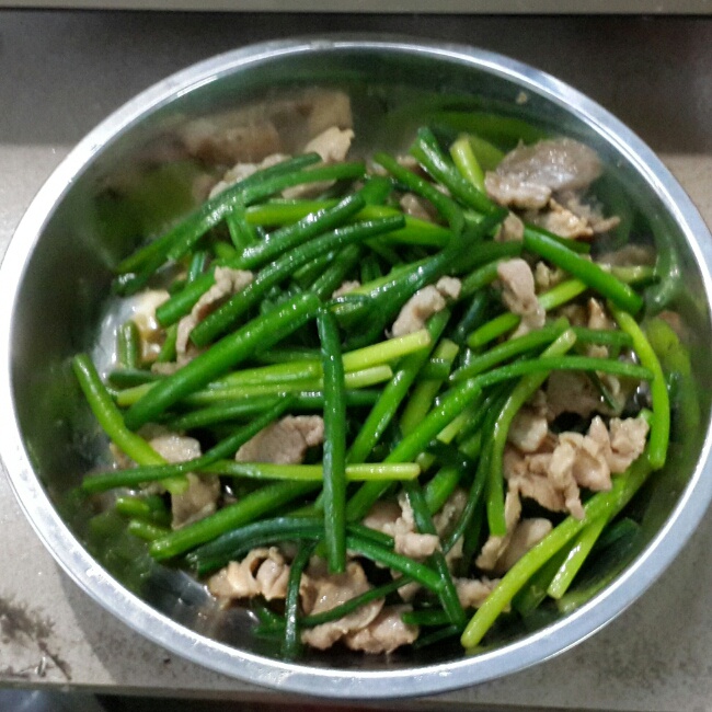 蒜苗炒肉丝