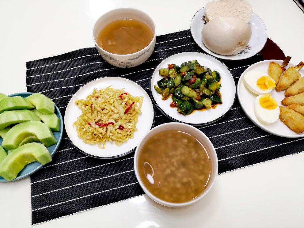 汤鲜味美，好吃到哭的番茄西兰花豆腐汤～