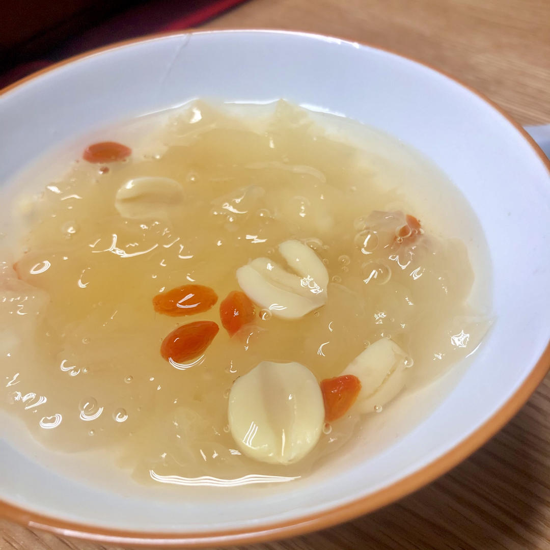 红枣银耳莲子羹
