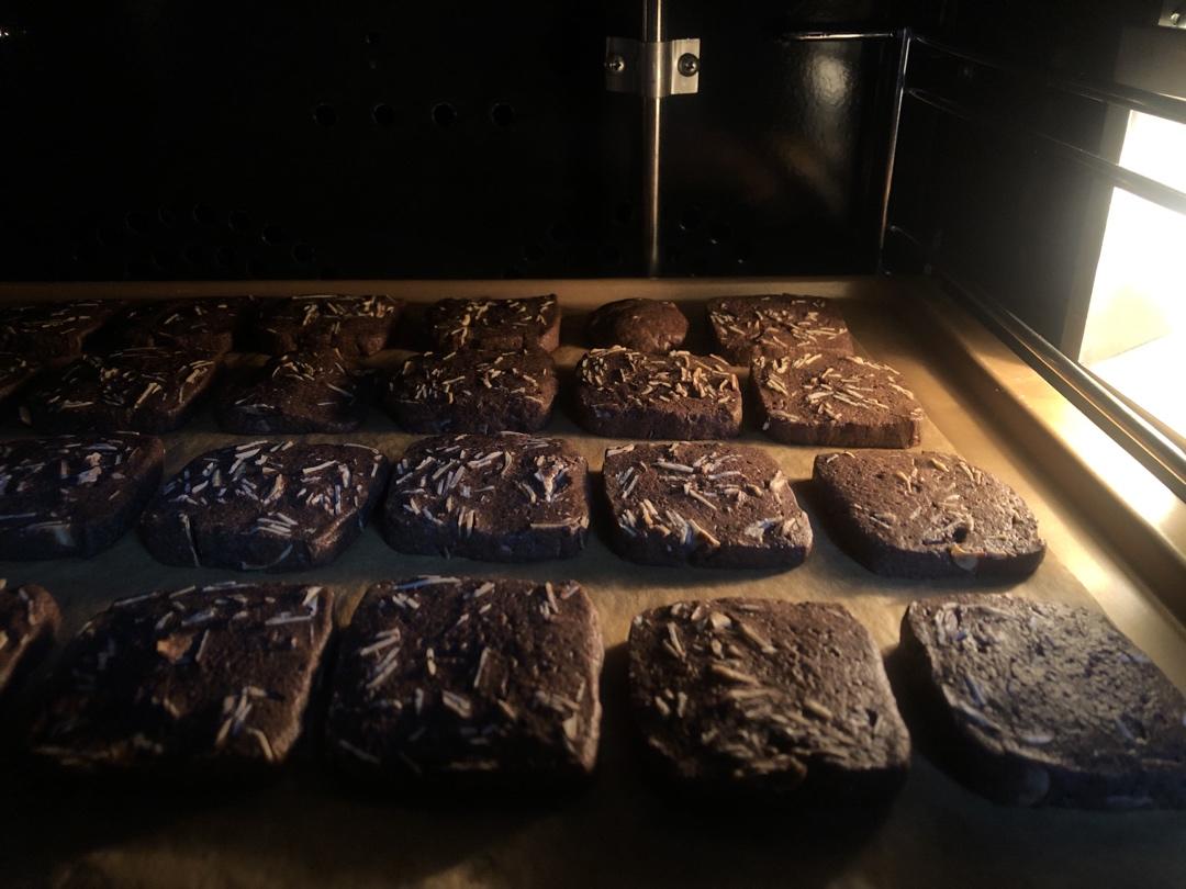 粒粒香脆的可可杏仁曲奇