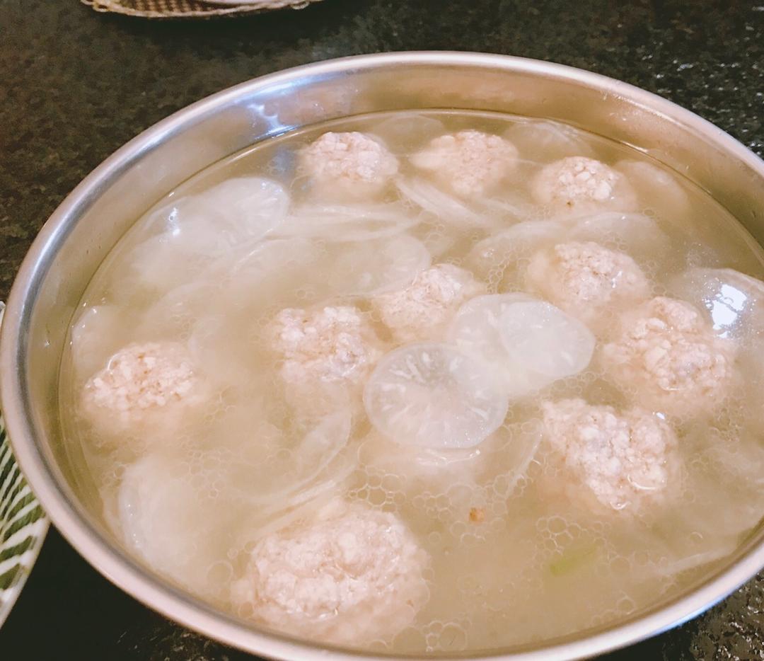 【10分钟系列】白萝卜豆腐圆子汤