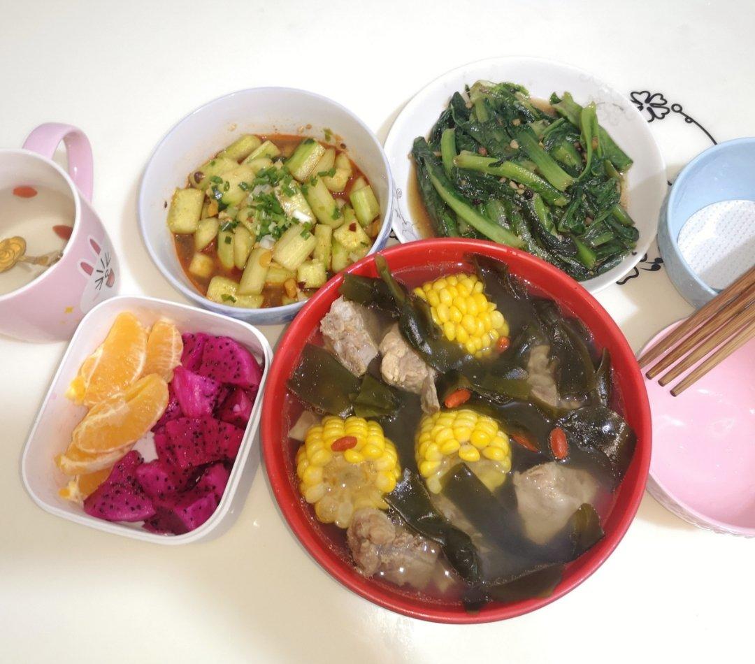 玉米海带炖排骨