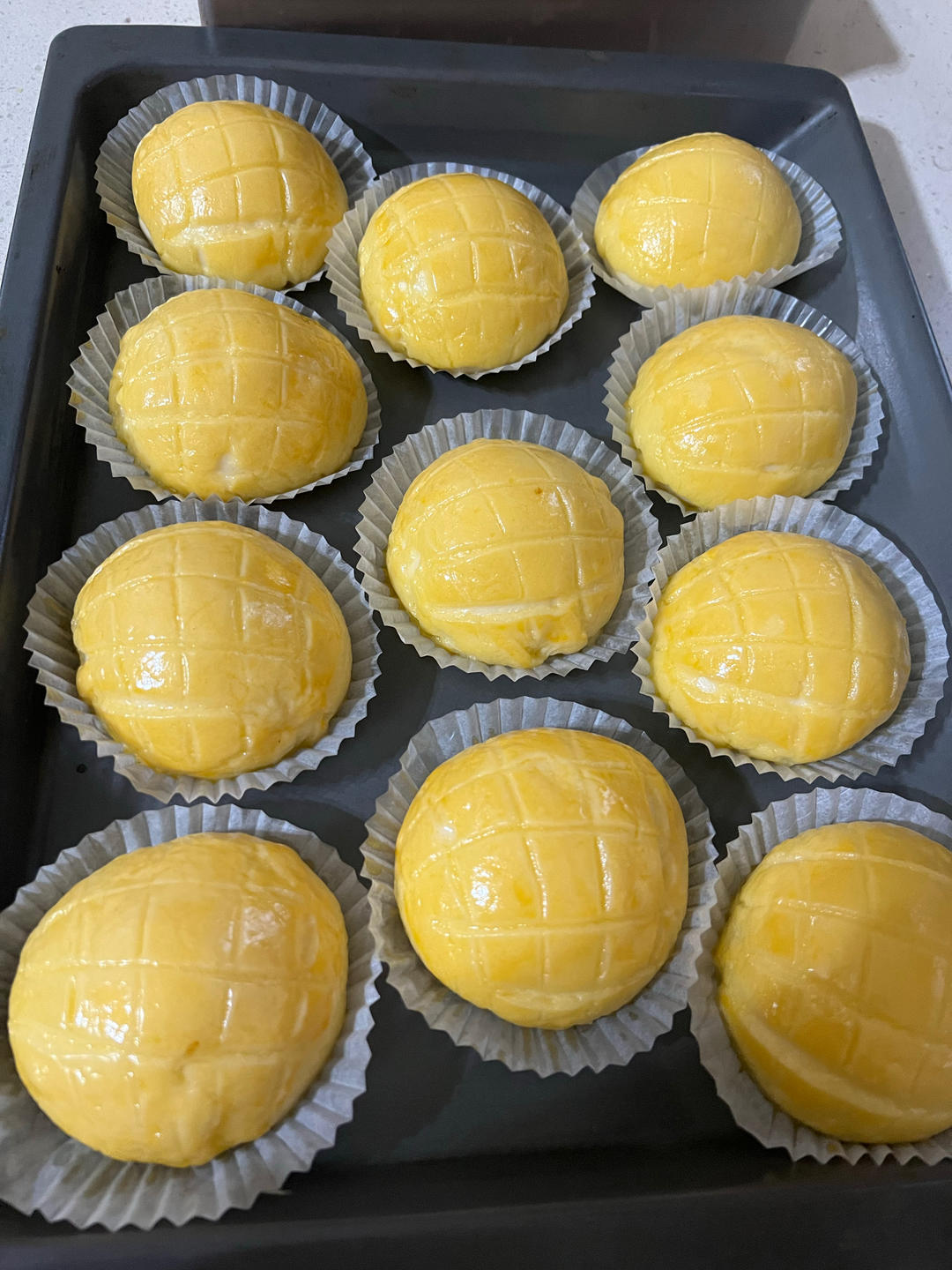 好吃到炸裂的港式菠萝包（附带制作酥皮的小视频）