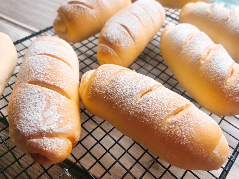 易_9fxi做的香喷喷的肉松卷面包