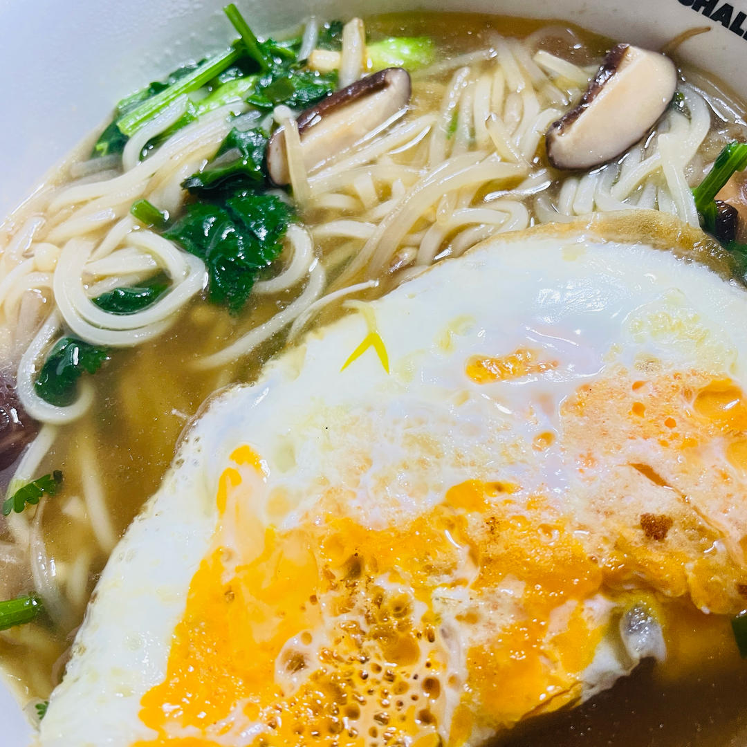 特鲜的香菇汤面