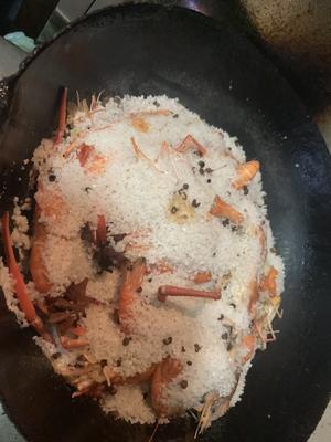 盐焗罗氏虾的做法 步骤6