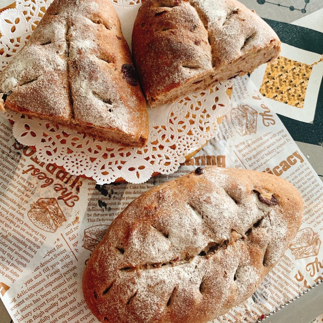 全麦蔓越莓核桃软欧包