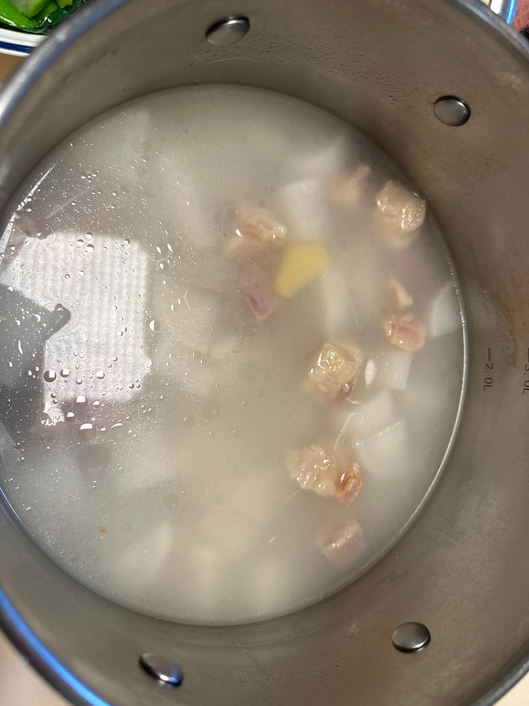 清汤萝卜牛腩