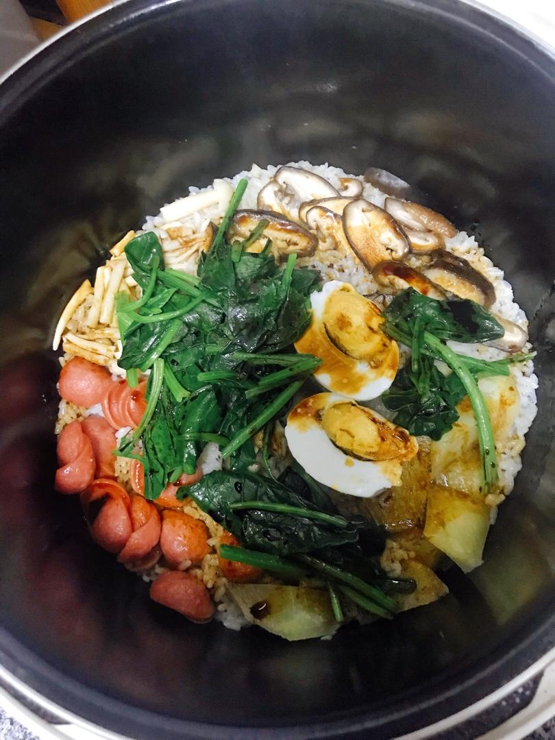 【咸蛋黄煲仔饭】