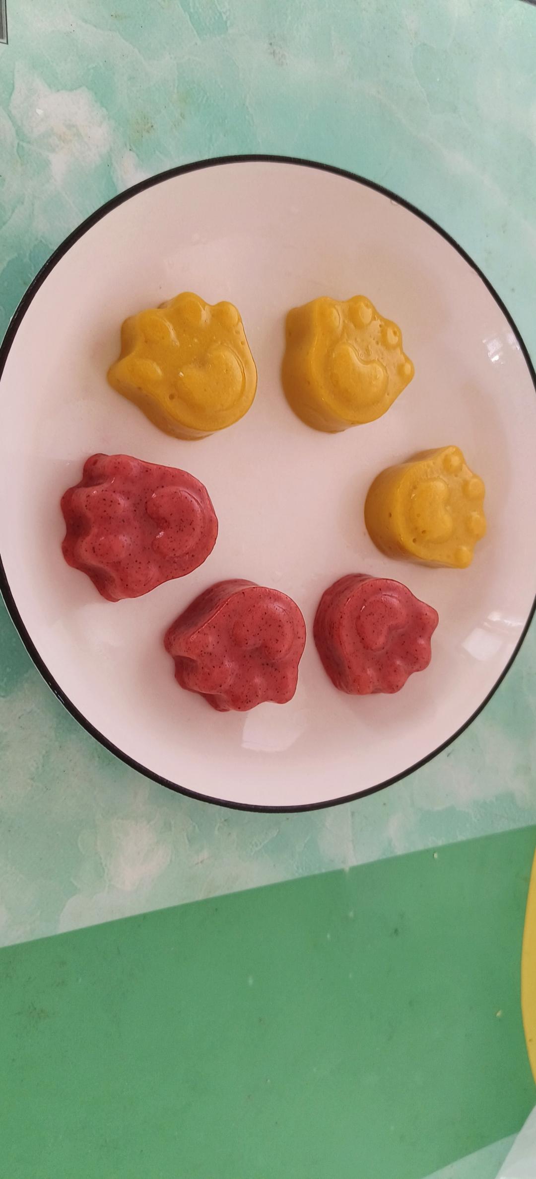 火龙果蛋黄蒸糕