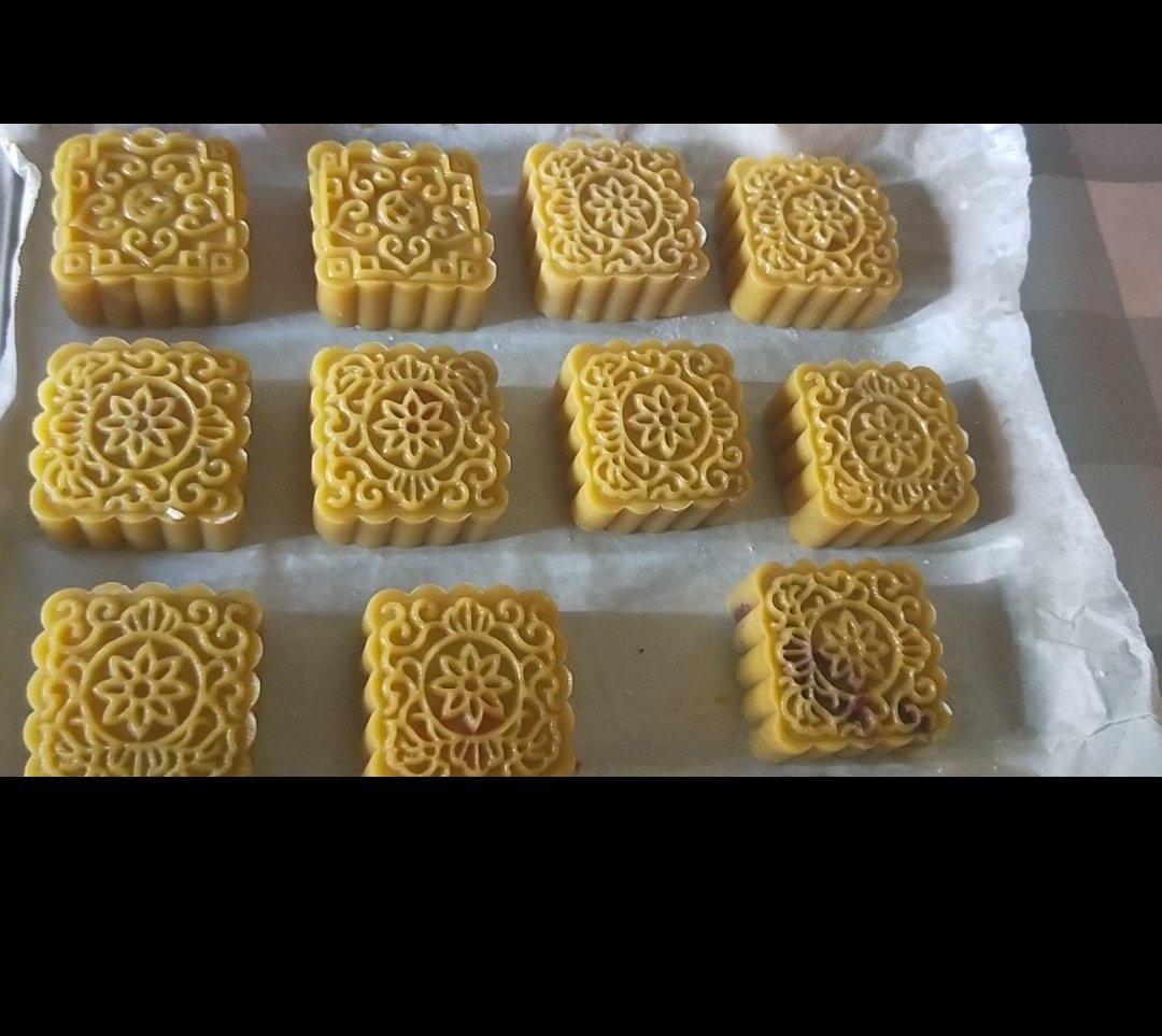 广式月饼——蛋黄莲蓉月饼