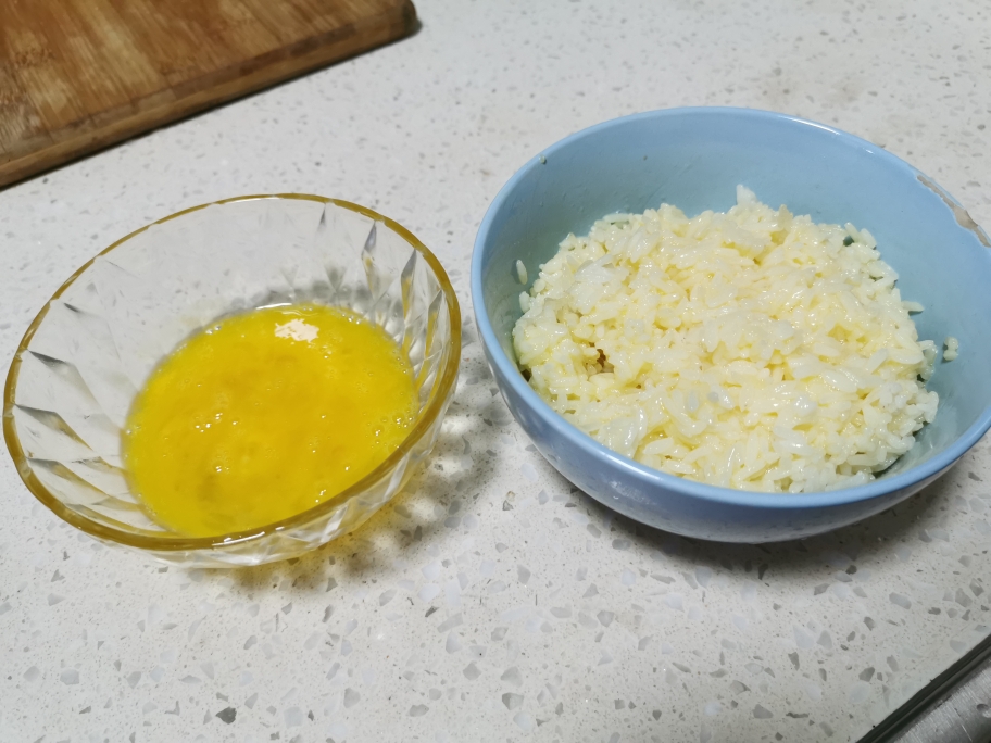 芝士火腿黄金蛋炒饭的做法 步骤2