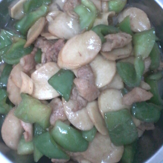 杏鲍菇肉片炒辣椒