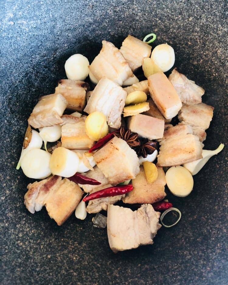 不放油的红烧肉+鹌鹑蛋