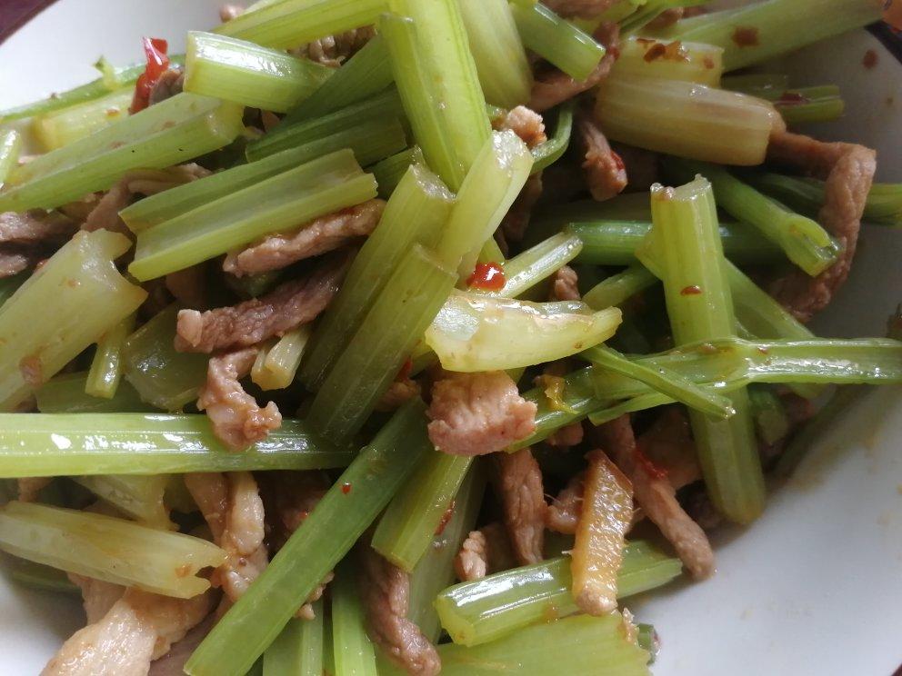芹菜炒肉