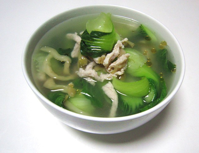 周小凡做的青菜榨菜肉丝汤