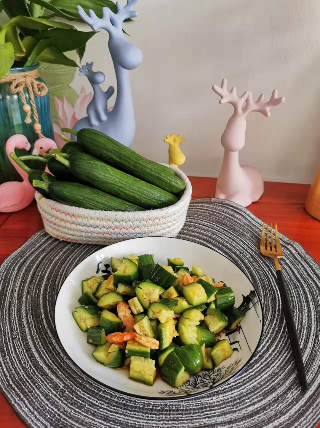 荆芥拌刀拍黄瓜