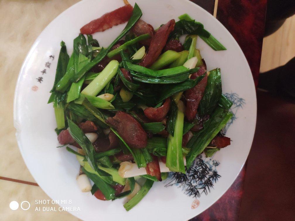 青蒜苗炒香肠
