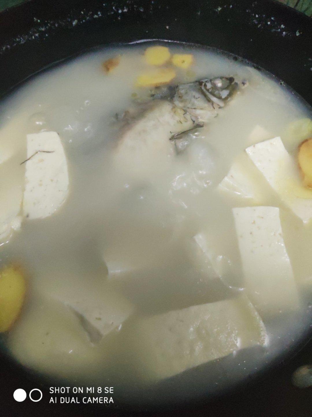 鲫鱼豆腐汤