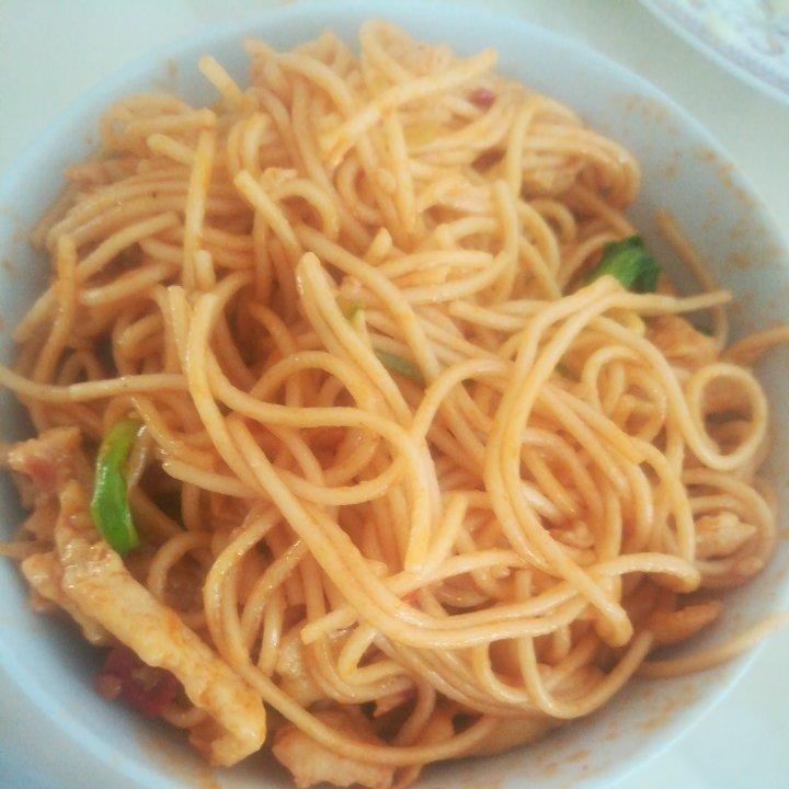A：尖椒肉丝炒面，超好吃～