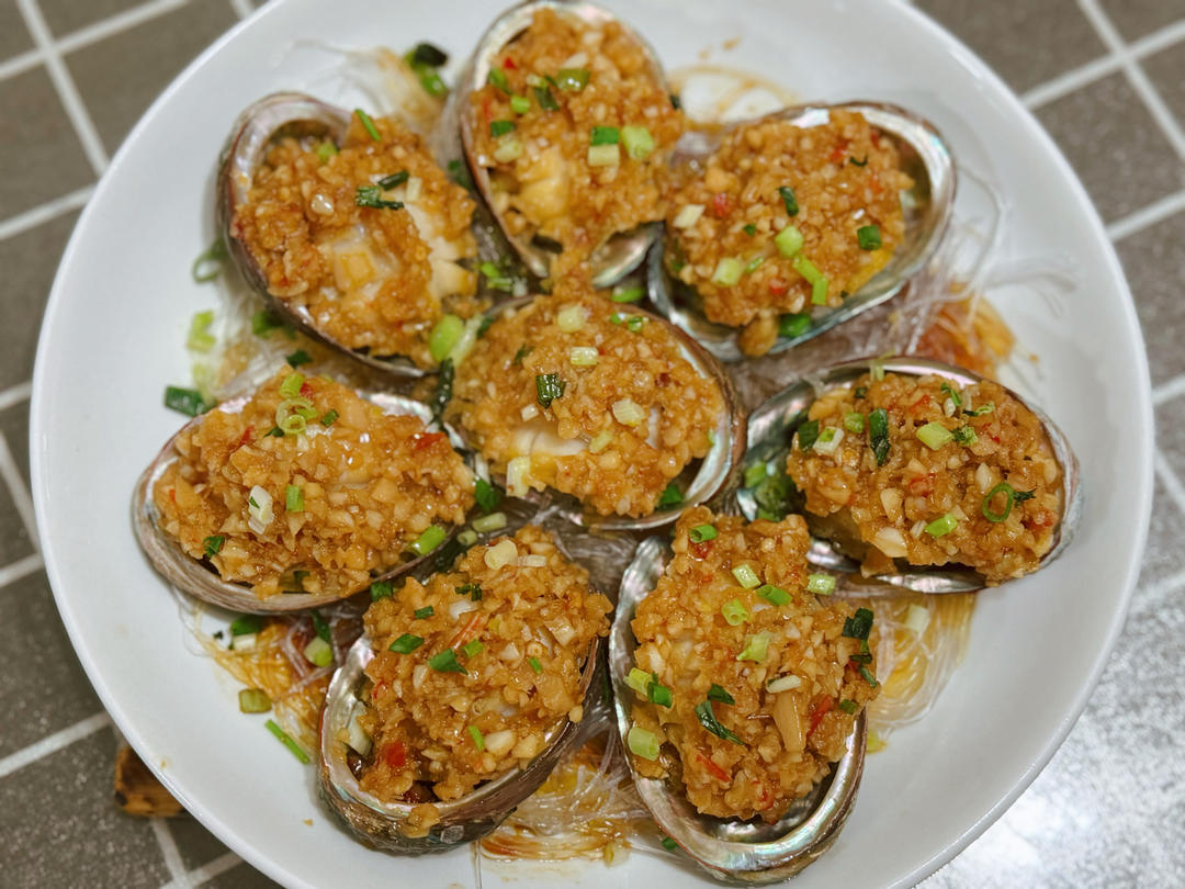 蒜蓉粉丝蒸鲍鱼