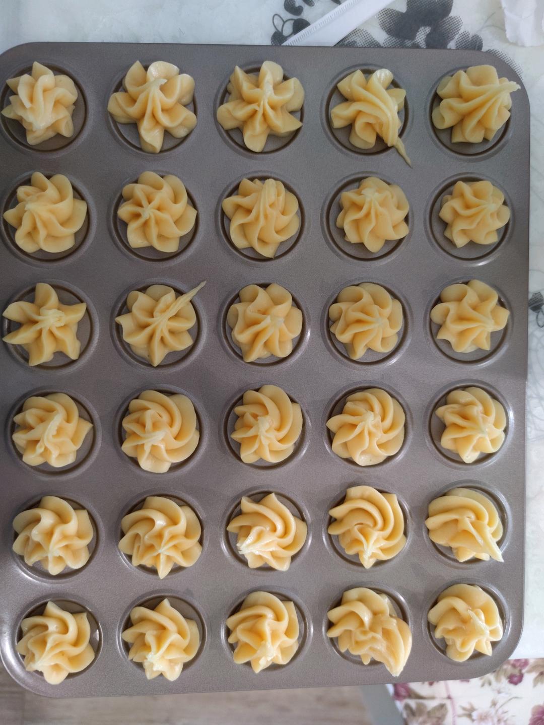 一口一个小巧可爱—迷你小泡芙