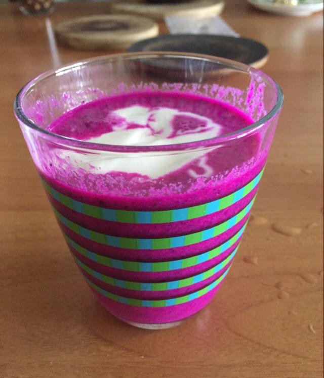 火龙果酸奶奶昔