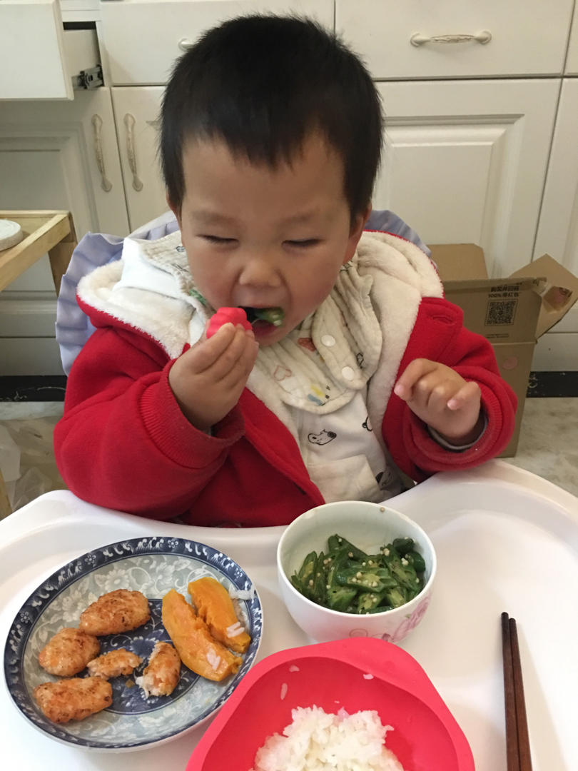 家常小炒—秋葵炒洋葱胡萝卜鸡蛋