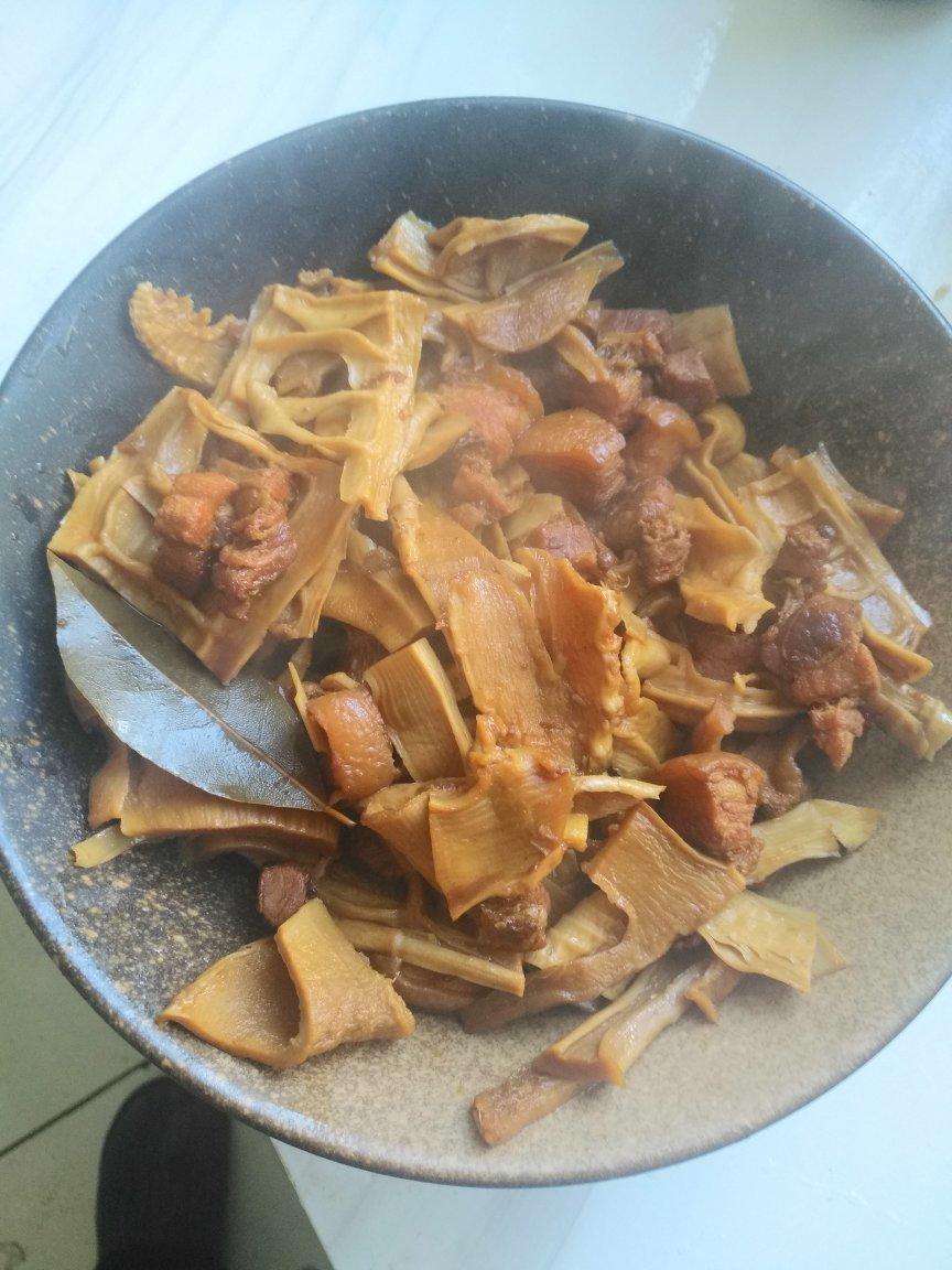美味的家乡菜-笋干炖肉