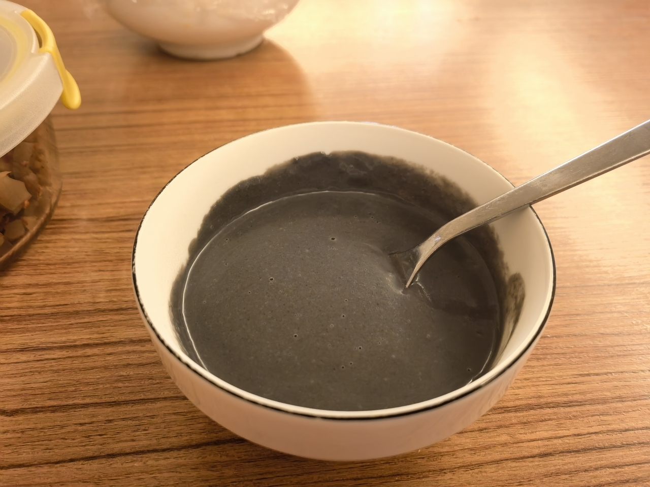 好吃容易做的黑芝麻糊（黑豆、黑芝麻、银耳）--巨补钙 破壁机版