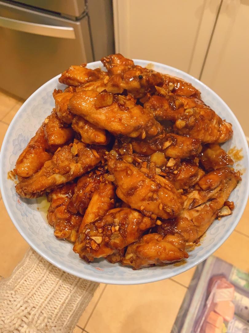 不要再可乐鸡翅了，求求你试试蒜香鸡翅吧，香味捅破天花板！