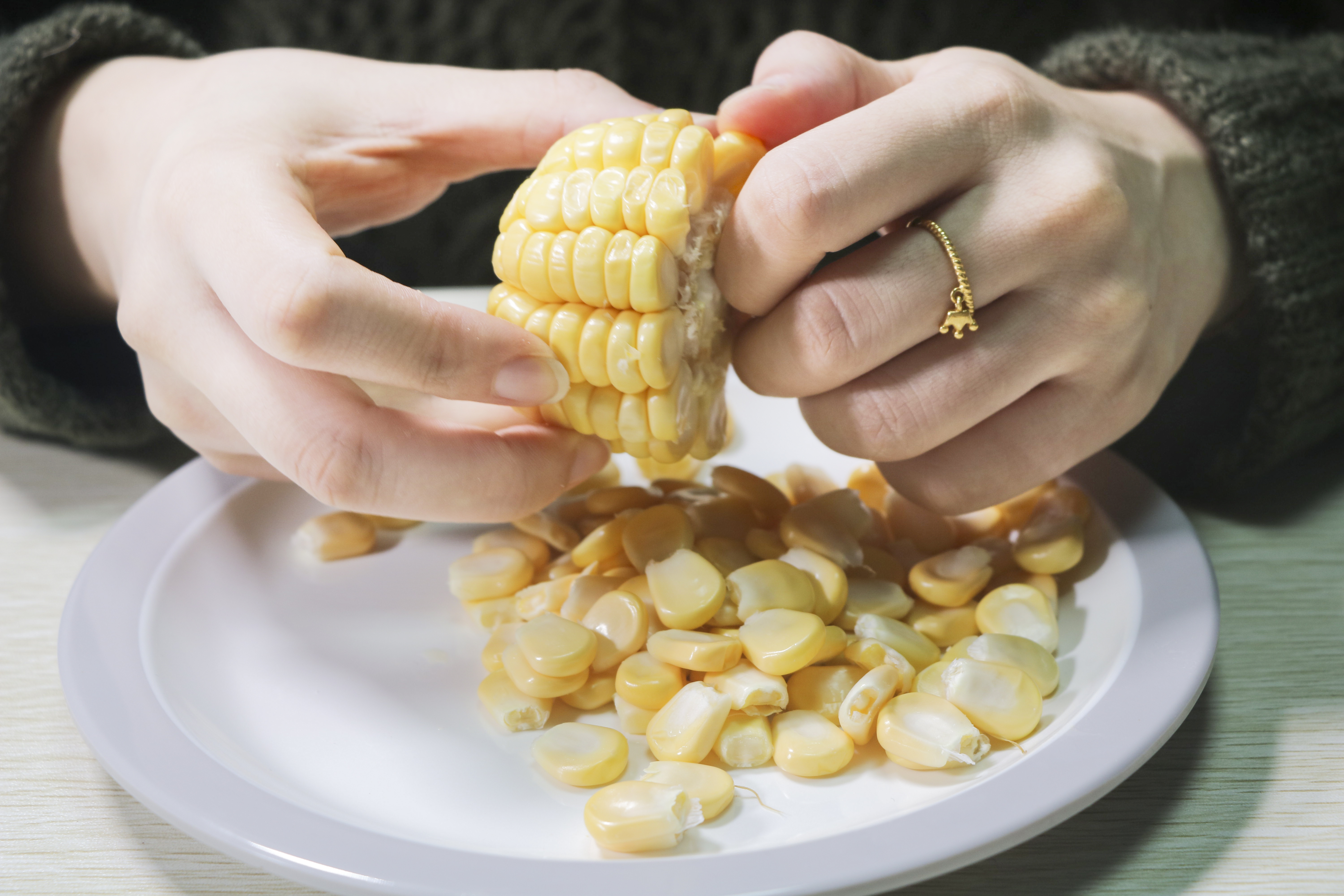 【DIY儿童健康零食】玉米脆片的做法 步骤1