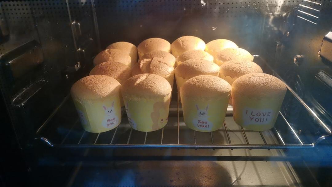 戚风小纸杯蛋糕