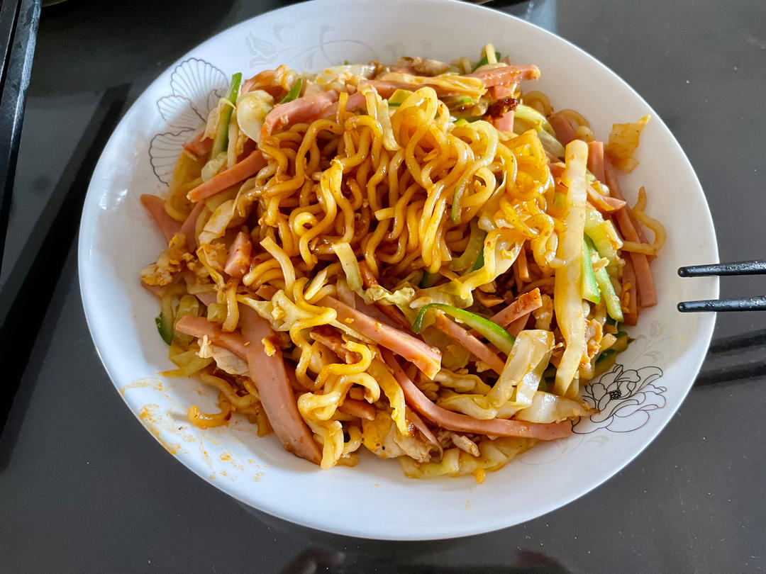 路边摊风味炒方便面