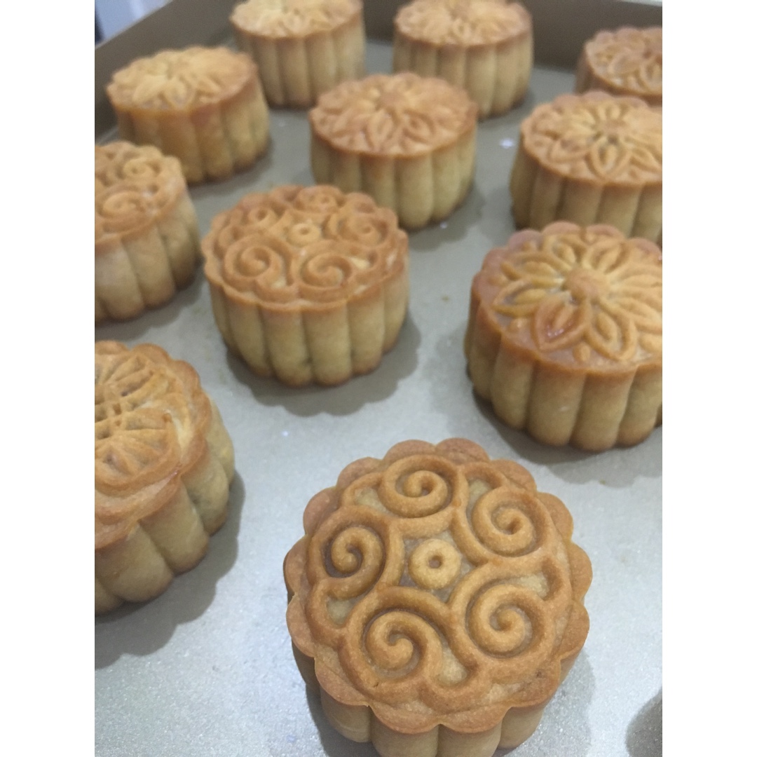 广式月饼—蛋黄莲蓉月饼
