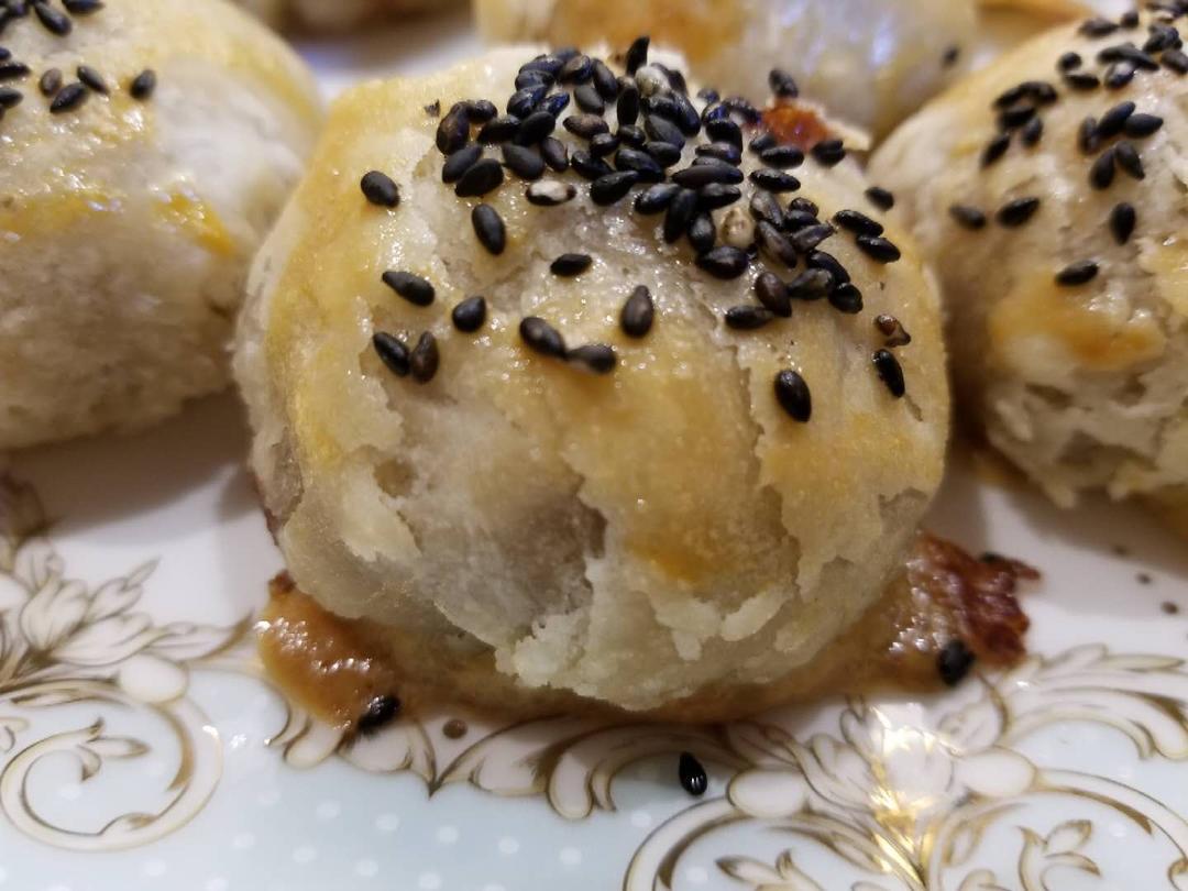 排四个小时队也买不到的鲜肉月饼，秘诀是放麻油！