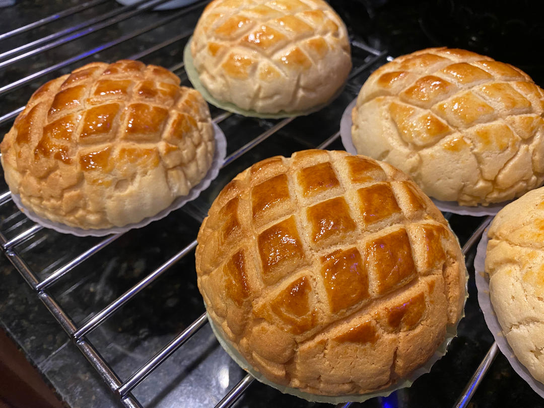好吃到炸裂的港式菠萝包（附带制作酥皮的小视频）