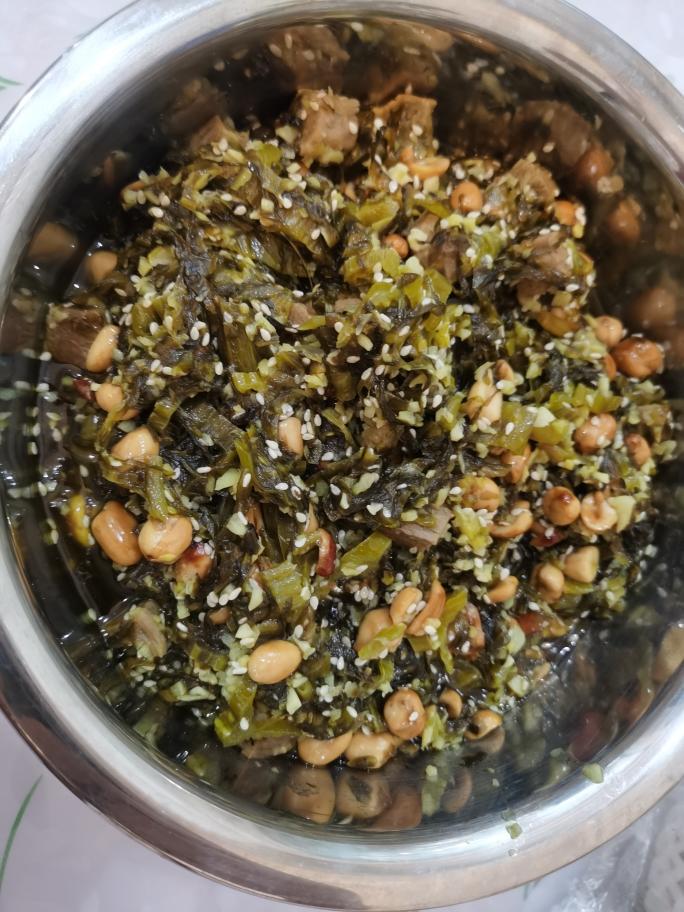 大粒酸菜牛肉酱