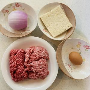 直接吃的日式汉堡肉ハンバーグ的做法 步骤1