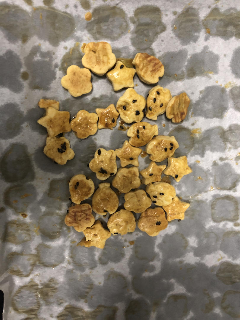 嘎嘣脆小饼干（无臭粉无泡打粉），不用晾凉就是脆的，儿时的味道