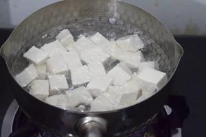 金沙炖豆腐的做法 步骤1