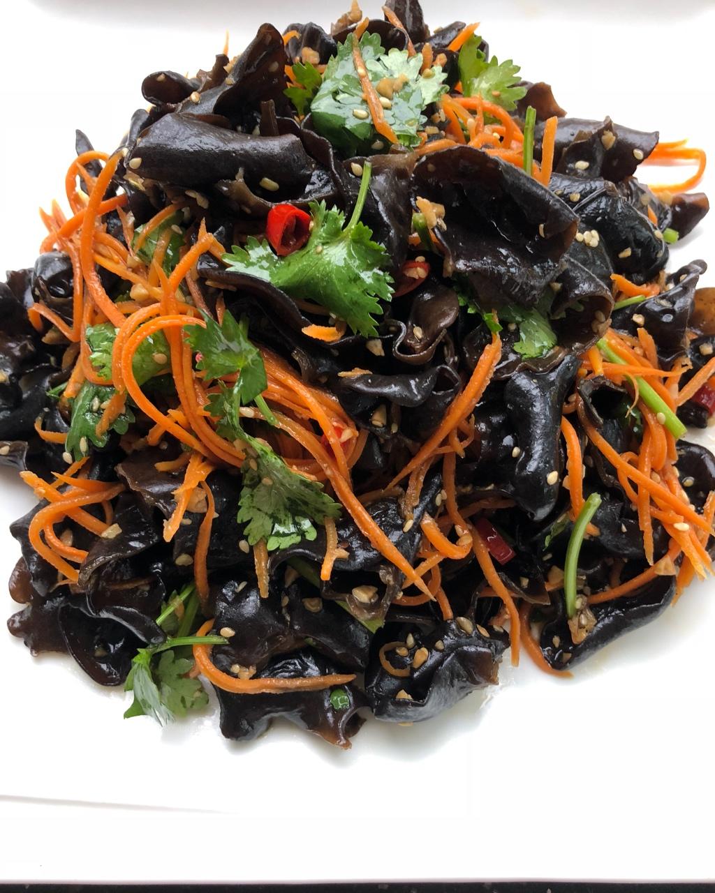 茶叶t做的凉拌胡萝卜黑木耳