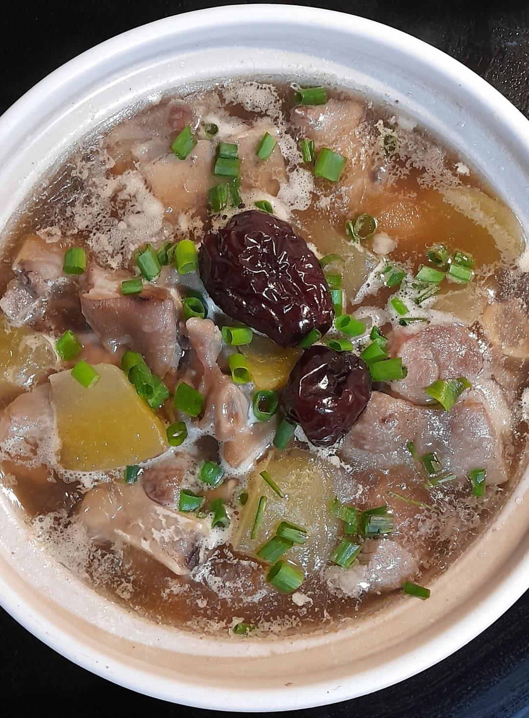 【雪莲果炖猪肘】