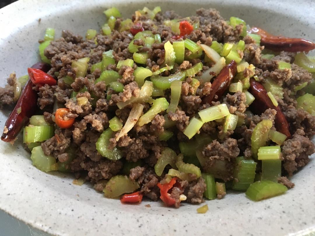 芹菜牛肉末「下饭神器」