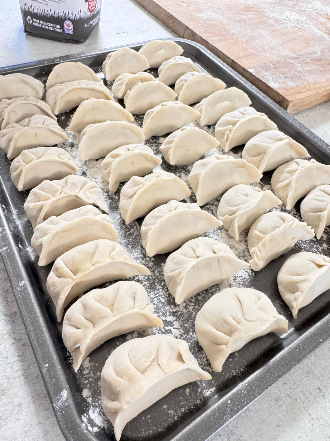 大肚饺子包法——后附视频  (胡萝卜牛肉馅儿)